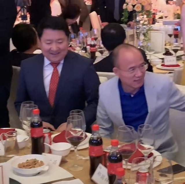 李冰冰与众富豪聚餐，小露香肩身材火辣，博纳总裁上海前首富均在（组图） - 10