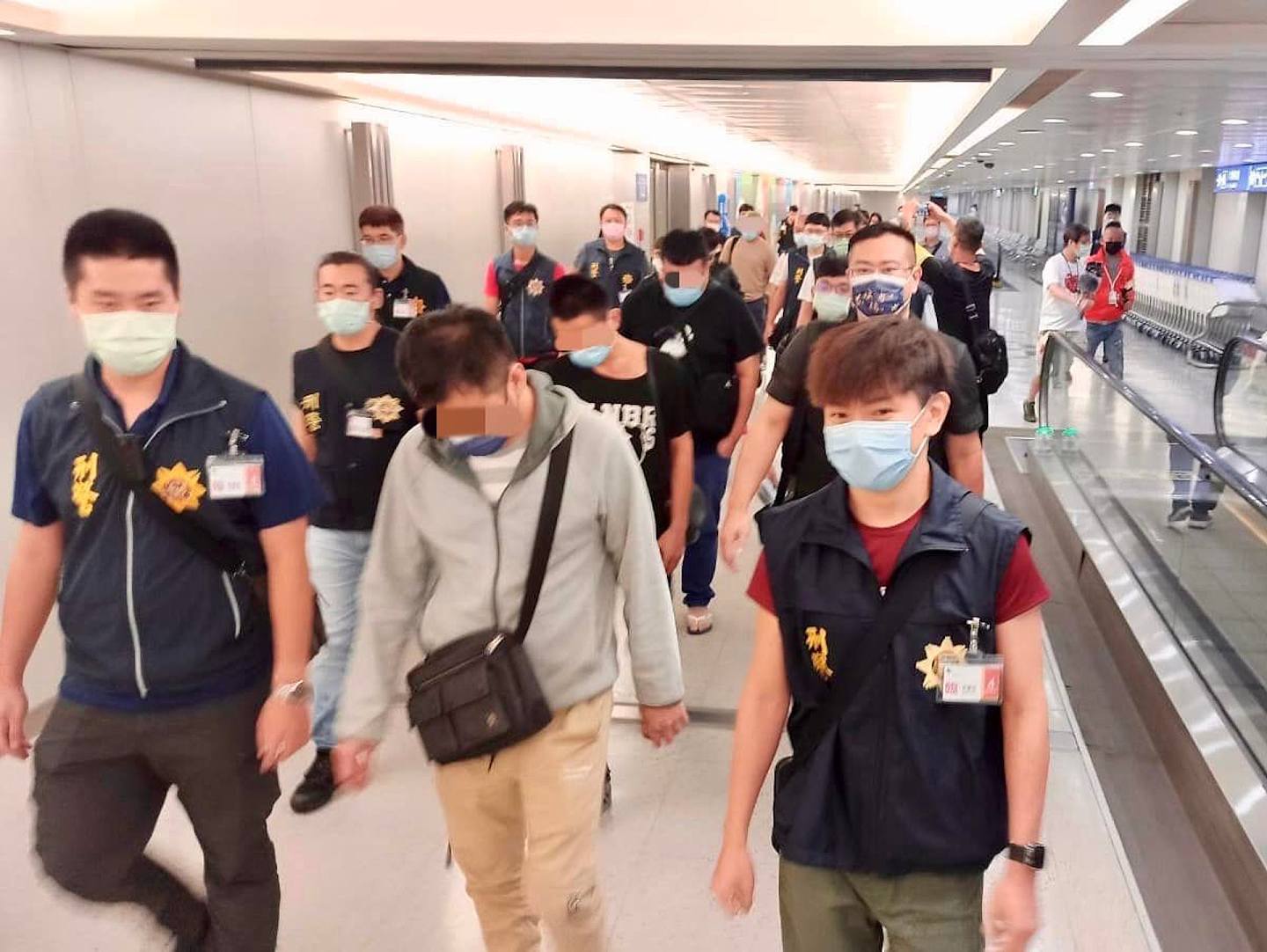 泰国政府14日（周日）在机场拦下多名自柬埔寨入境的台人，当时有9名台人疑正被人蛇集团转卖至缅甸，台湾政府其后将9人接回台湾。 （台湾内政部）