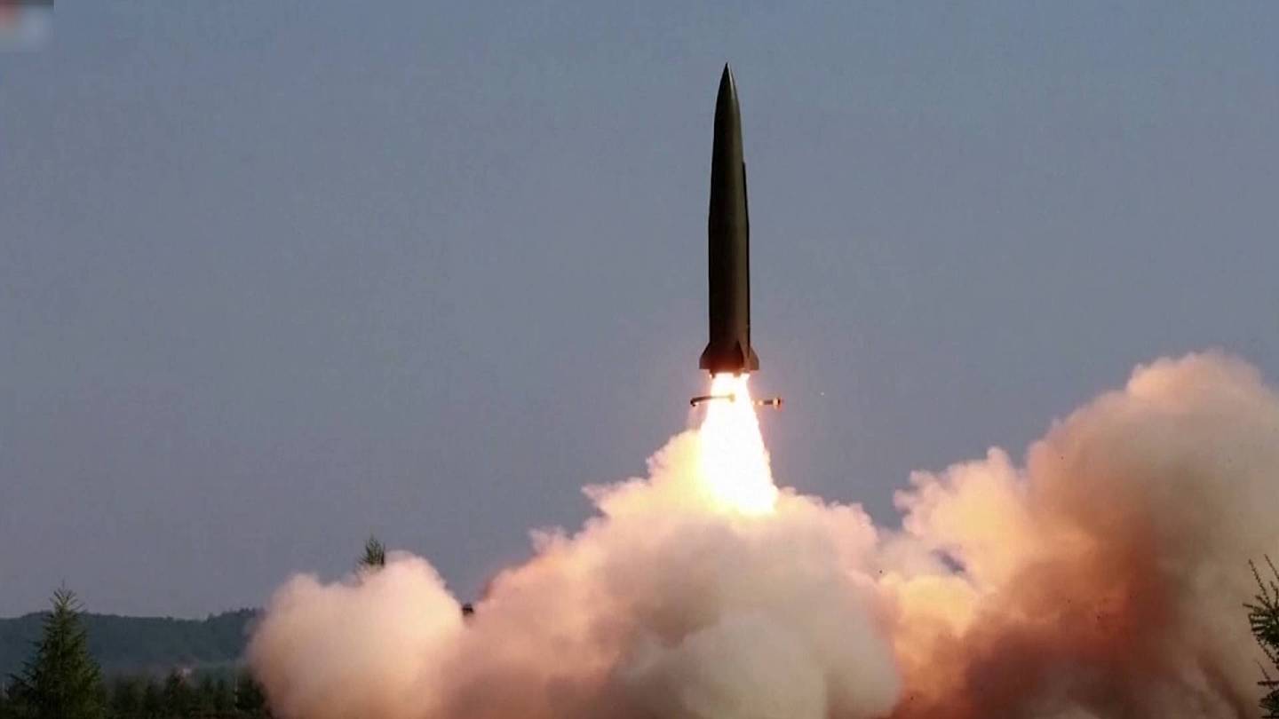 韩国军方称朝鲜发射两枚巡航导弹，朝方对此尚无回应（图） - 1