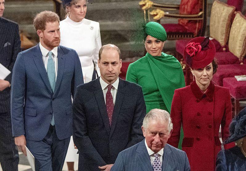 英国哈利王子与妻子梅根预定下月回英国，但哈利夫妇目前无意与威廉夫妇见面。图为两对夫妇2020年3月参加大英国协日礼拜。（美联社）