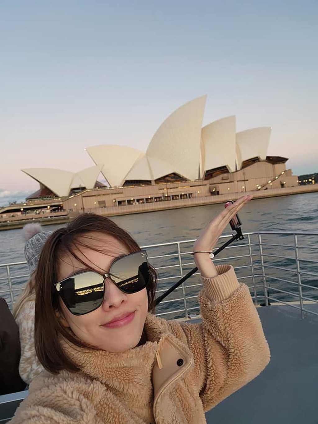 夏语心有幸目睹澳洲雪梨歌剧院，帆船般的屋顶非常漂亮。 (图/夏语心FB)