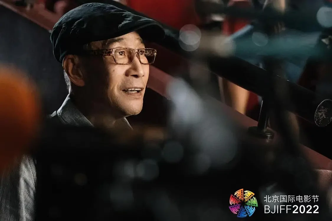 北影节主宣片《开幕》中，李雪健饰演了一位老放映员。 主办方供图