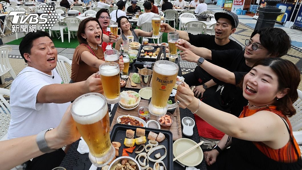 日本救酒税收入，变相邀请轻人多喝酒。 （示意图／达志影像美联社） 为增加酒税收入！ 日本国税厅鼓励年轻人「多多喝酒」网热议