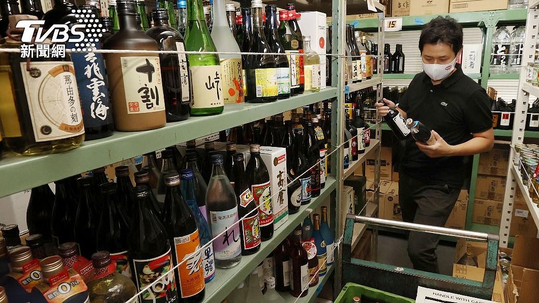 日本将举办酒类比赛推广日本酒。 （示意图／达志影像美联社） 为增加酒税收入！ 日本国税厅鼓励年轻人「多多喝酒」网热议