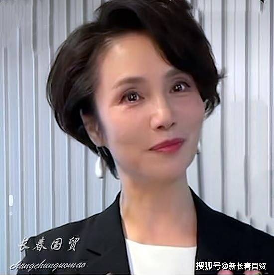 她曾是《中国新闻》主播，退休后重返央视录节目，61岁变成这样了 （组图） - 1