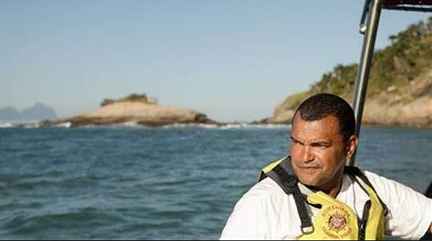 51岁巴西男子意外被海浪冲到孤岛上，靠两个柠檬和木炭存活了5天（组图） - 7