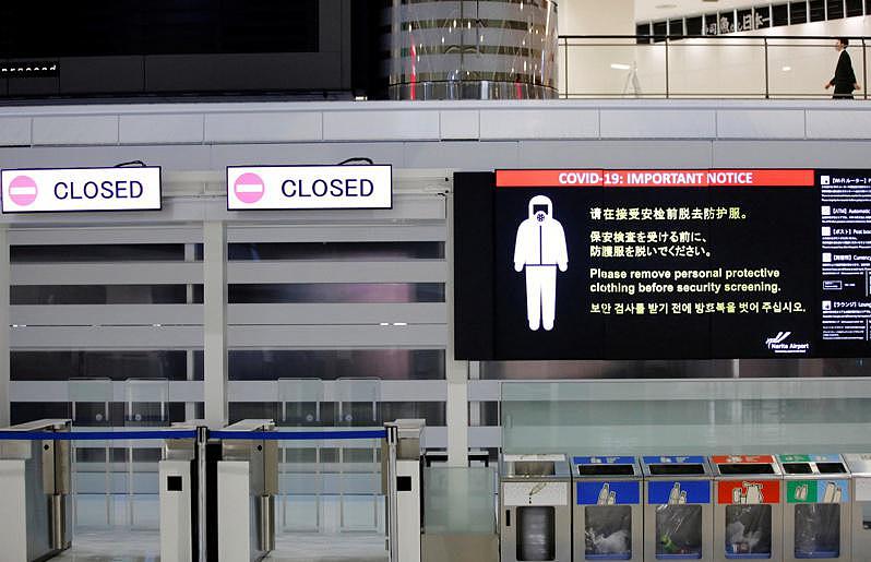 日本政府据传考虑不再要求所有进入日本的旅客必须提出新冠肺炎病毒检测阴性结果。 （路透）