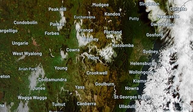 这张卫星气象图显示了周二晚上新南威尔士州降雪的地方 - 大部分覆盖了中央高原地区