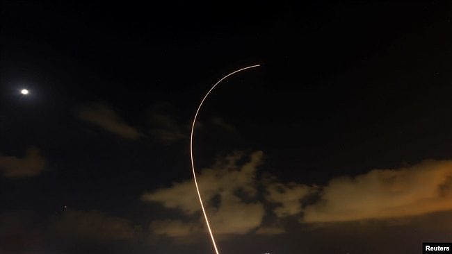 以色列的铁穹反导系统拦截从加沙地带向以色列发射的火箭 (2022年8月6日）