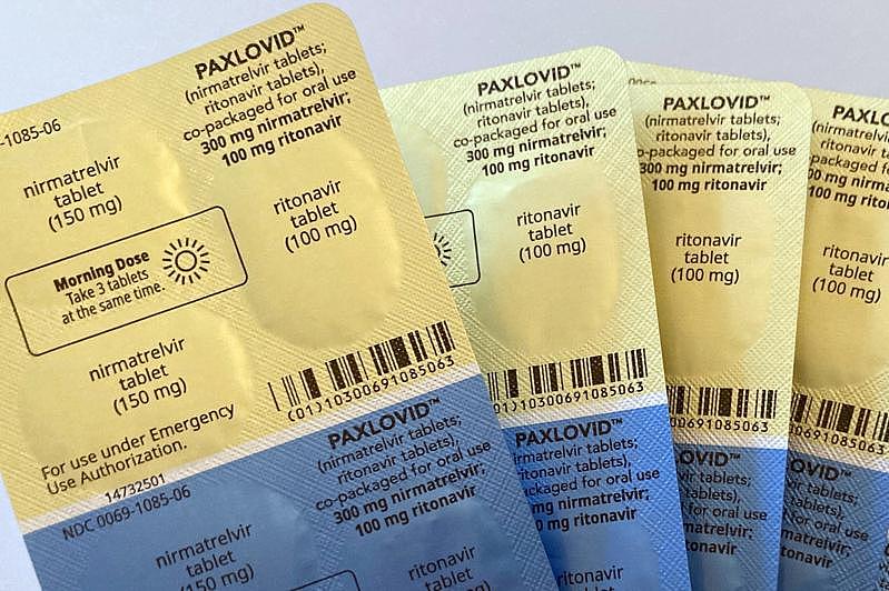 辉瑞的新冠口服药物Paxlovid去年12月获FDA核准上市，可有效防止恶化，避免住院。 (美联社)
