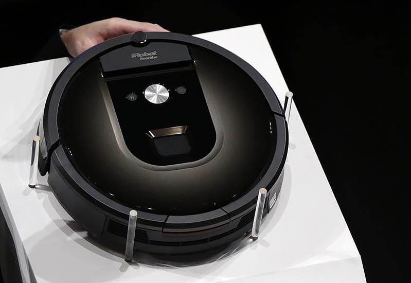 亚马逊并购iRobot后，其旗下热门商品「Roomba」扫地机器人采用感测器绘制...