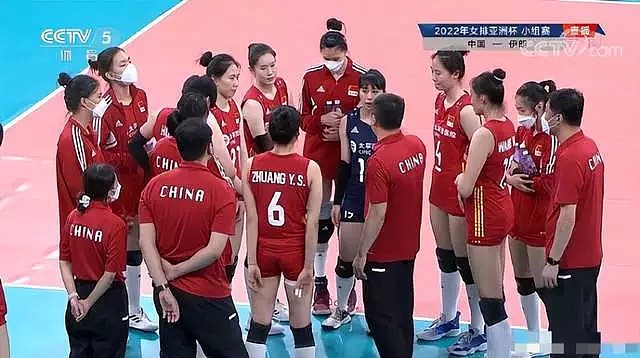 吵翻了！中国女排在国外比赛，因全员戴上N95口罩引热议，网友称看着都憋得慌，排协急忙道歉（视频/组图） - 11