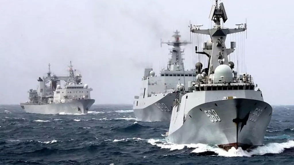 日本防卫省：警戒监控中国情报船穿越冲绳海域（图） - 1
