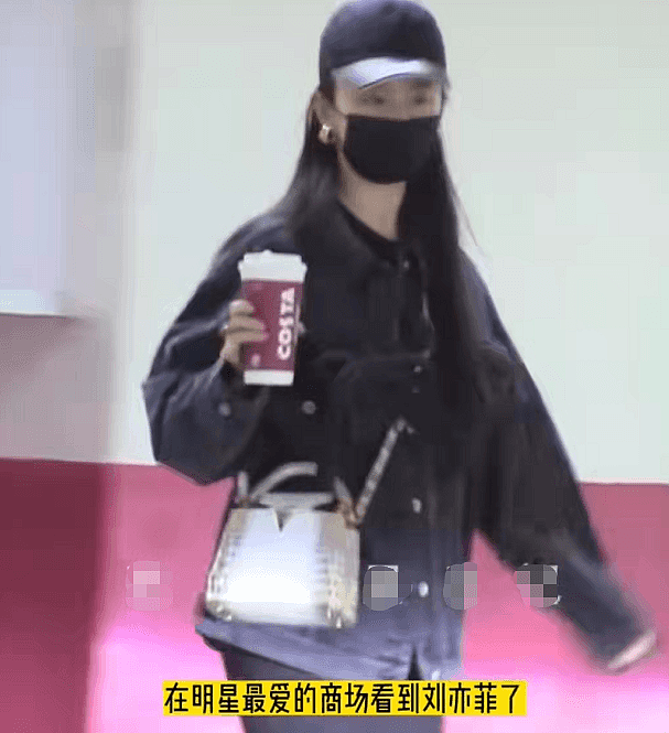 35岁刘亦菲现身北京商场逛街，身上背20万奢侈包，粗壮大腿吸睛（组图） - 2