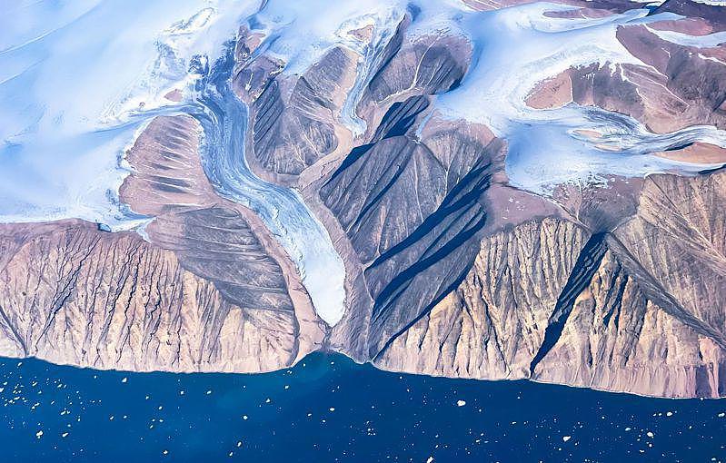 今年7月格陵兰冰层融解鸟瞰图。 (Getty Images)