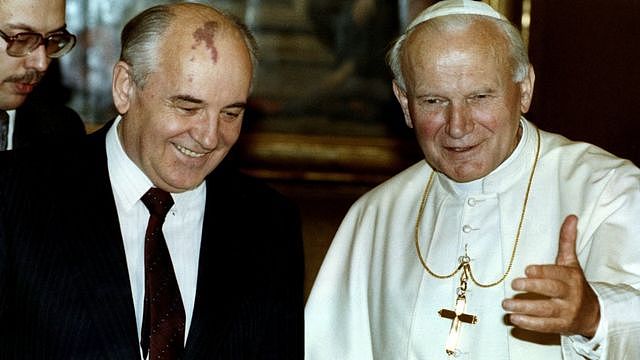 戈尔巴乔夫与教皇约翰·保罗二世在梵蒂冈