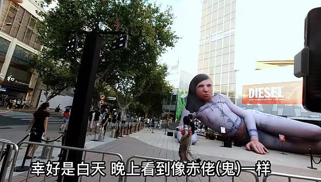 上海淮海路闪现“巨型充气人偶”！有人吓哭，有人被迷住（组图） - 10