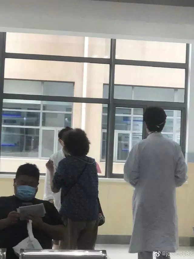 上海一医生被举报上班期间帮母亲插队看病，网友却都在力挺（组图） - 2