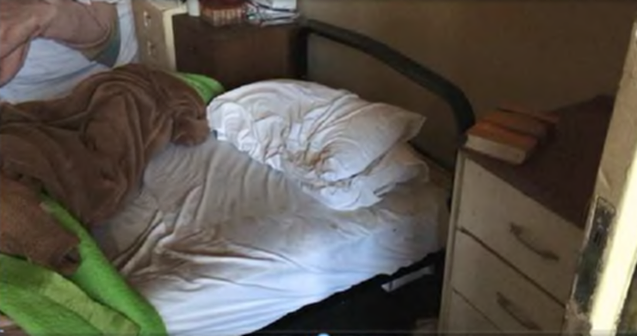 “真恶心”！墨尔本残疾人之家被曝“脏乱差”：床垫血迹斑斑，住户挤在小房间（组图） - 2