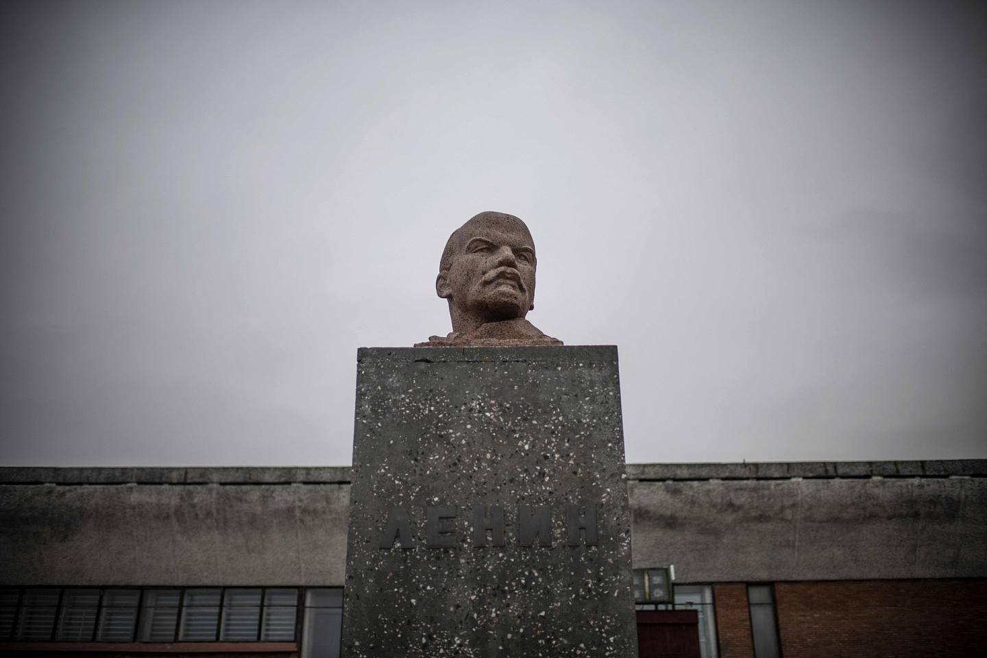 挪威斯瓦尔巴特群岛，废弃的前苏联矿工村Pyramiden中心矗立着一个列宁雕塑。 （视觉中国）