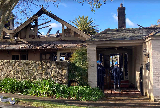 最新！悉尼华人$2400万豪宅被焚，警方称有人“蓄意纵火”，废墟成“犯罪现场”（组图） - 4