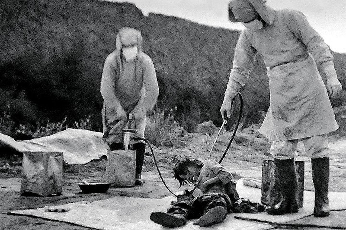 731部隊使用活體中國人、蘇聯人和朝鮮人進行生物武器與化學武器的效果實驗。（Wikimedia Commons）