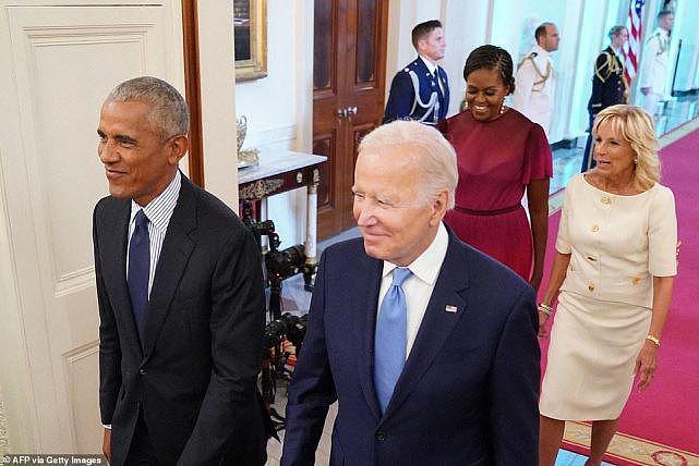 奥巴马夫妇回白宫，迎来等待许久的肖像揭幕仪式，曾遭特朗普拒绝（组图） - 8