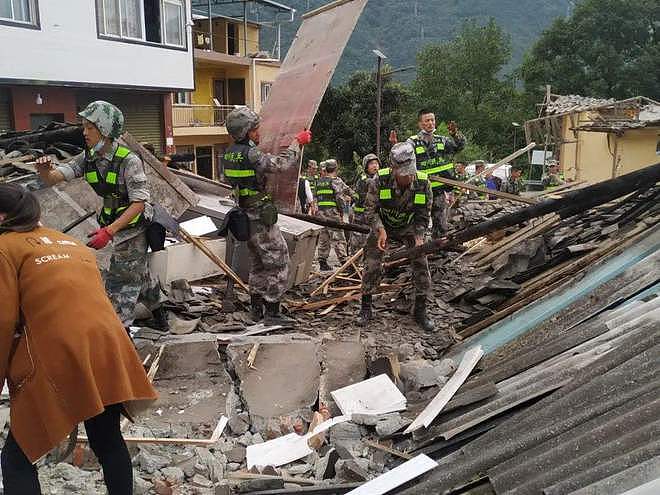 四川泸定6.8级地震已造成82人遇难、35人失联
