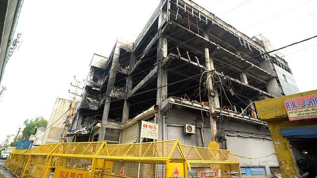 i德里工厂火灾被烧毁的五层楼建筑