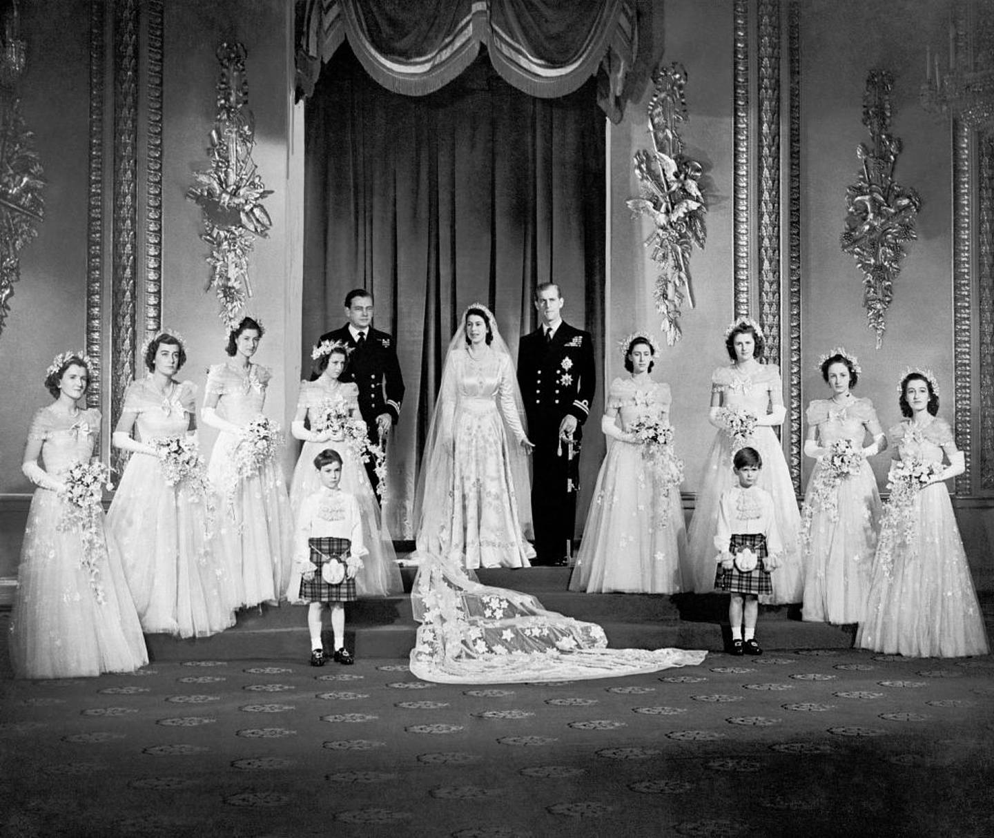菲臘親王與英女王：1947年兩人結婚時的場景。（Getty）