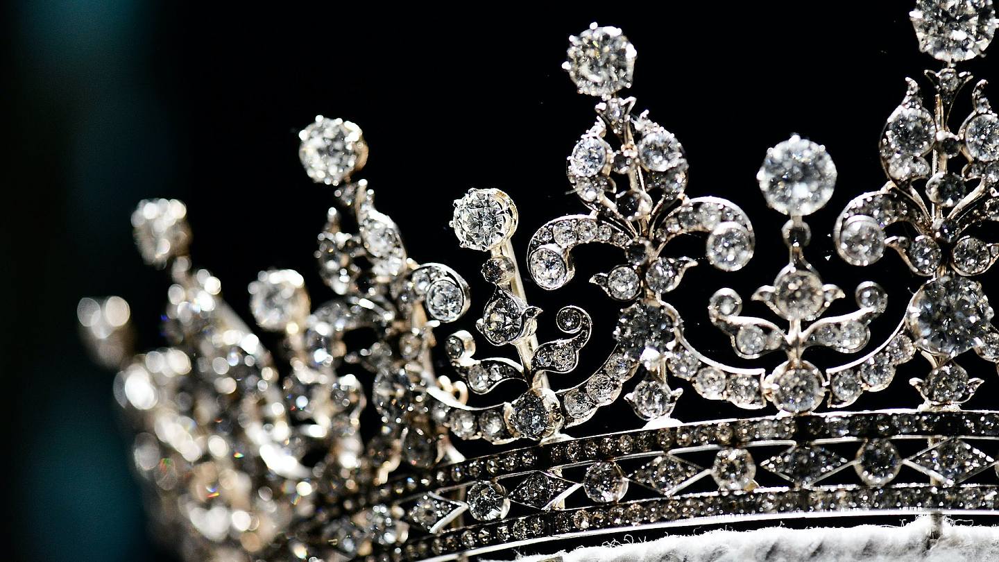 英女王逝世｜胸針戒指與王冠　伊利沙伯女王二世的傳世珍寶