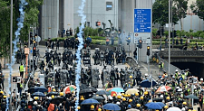 香港金钟暴动案：11人罪成9人各判囚3年半，两少年判入教导所（图）