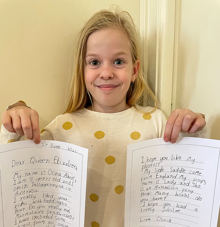 等待3个月，澳洲8岁女孩收到英国女王“最后一封来信”...（组图） - 2