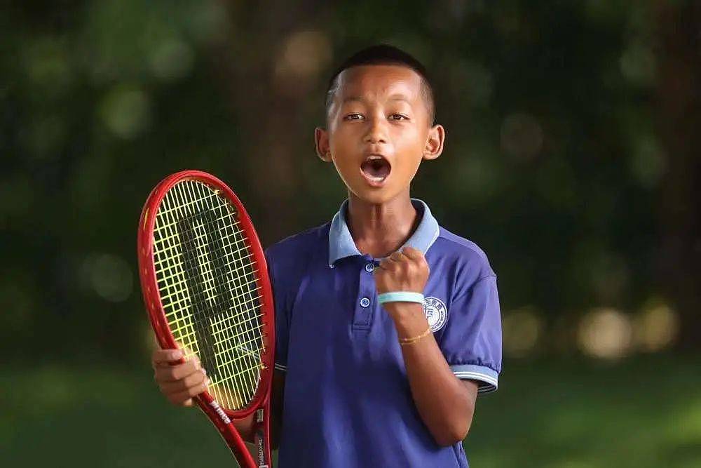 背背篓的少年一战成名，这些佤族孩子用网球“逆袭人生” （组图） - 4
