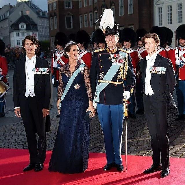 82岁丹麦女王办黄金禧年晚会，为英女王默哀，中国血统前儿媳到场（组图） - 7