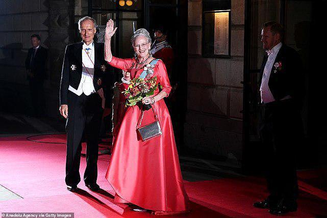82岁丹麦女王办黄金禧年晚会，为英女王默哀，中国血统前儿媳到场（组图） - 2