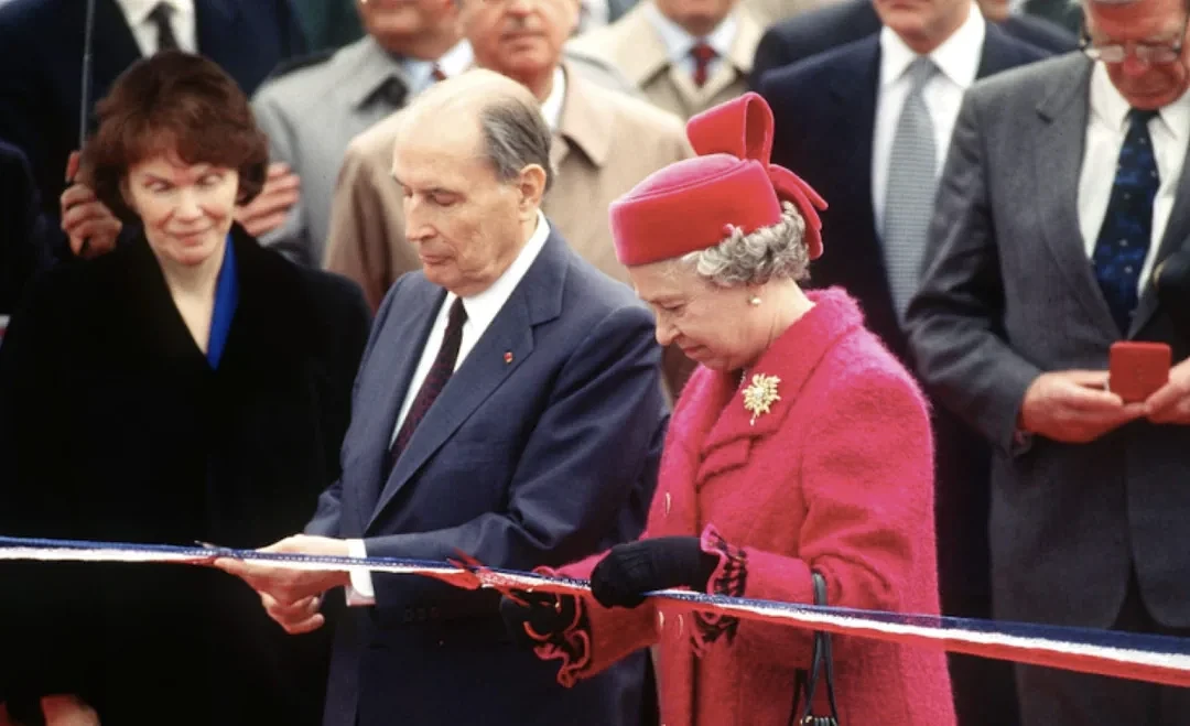 1994 年，英国女王与密特朗“开启”海底隧道丨Tim Graham