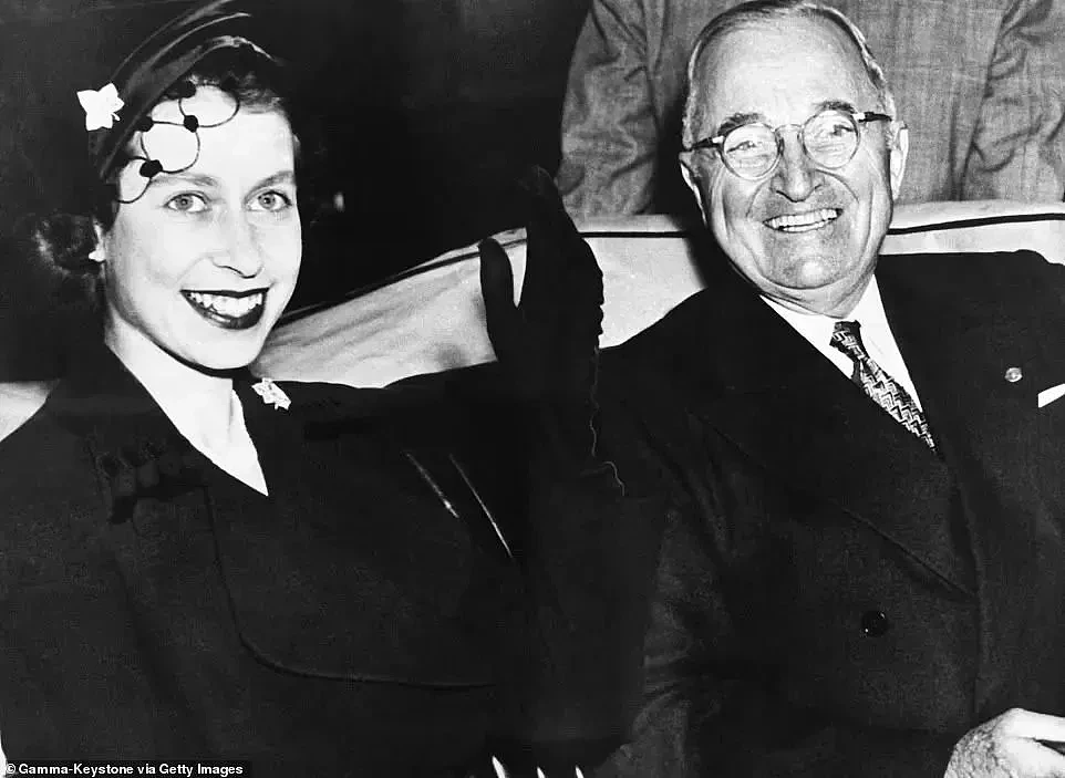 当13位美国总统见到女王：尼克松想把女儿嫁给查尔斯，卡特亲吻了女王母亲（组图） - 2