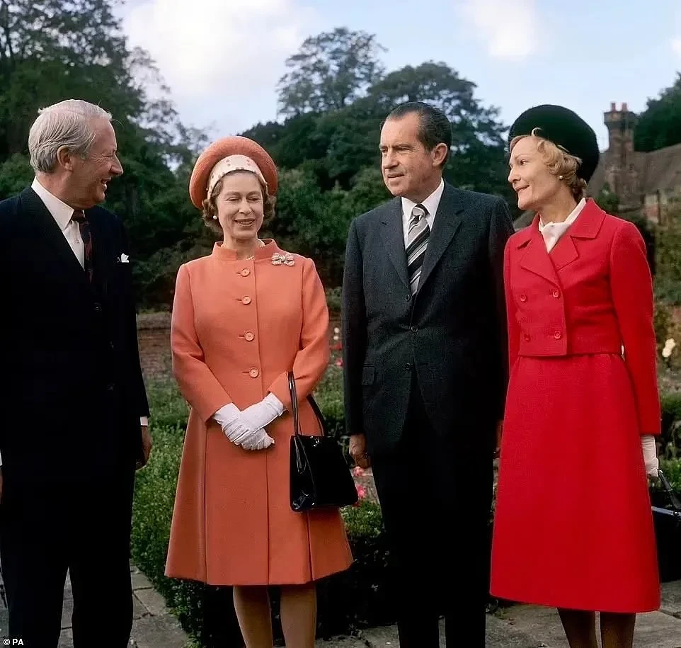 当13位美国总统见到女王：尼克松想把女儿嫁给查尔斯，卡特亲吻了女王母亲（组图） - 5