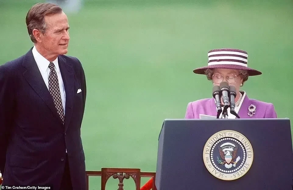 当13位美国总统见到女王：尼克松想把女儿嫁给查尔斯，卡特亲吻了女王母亲（组图） - 10