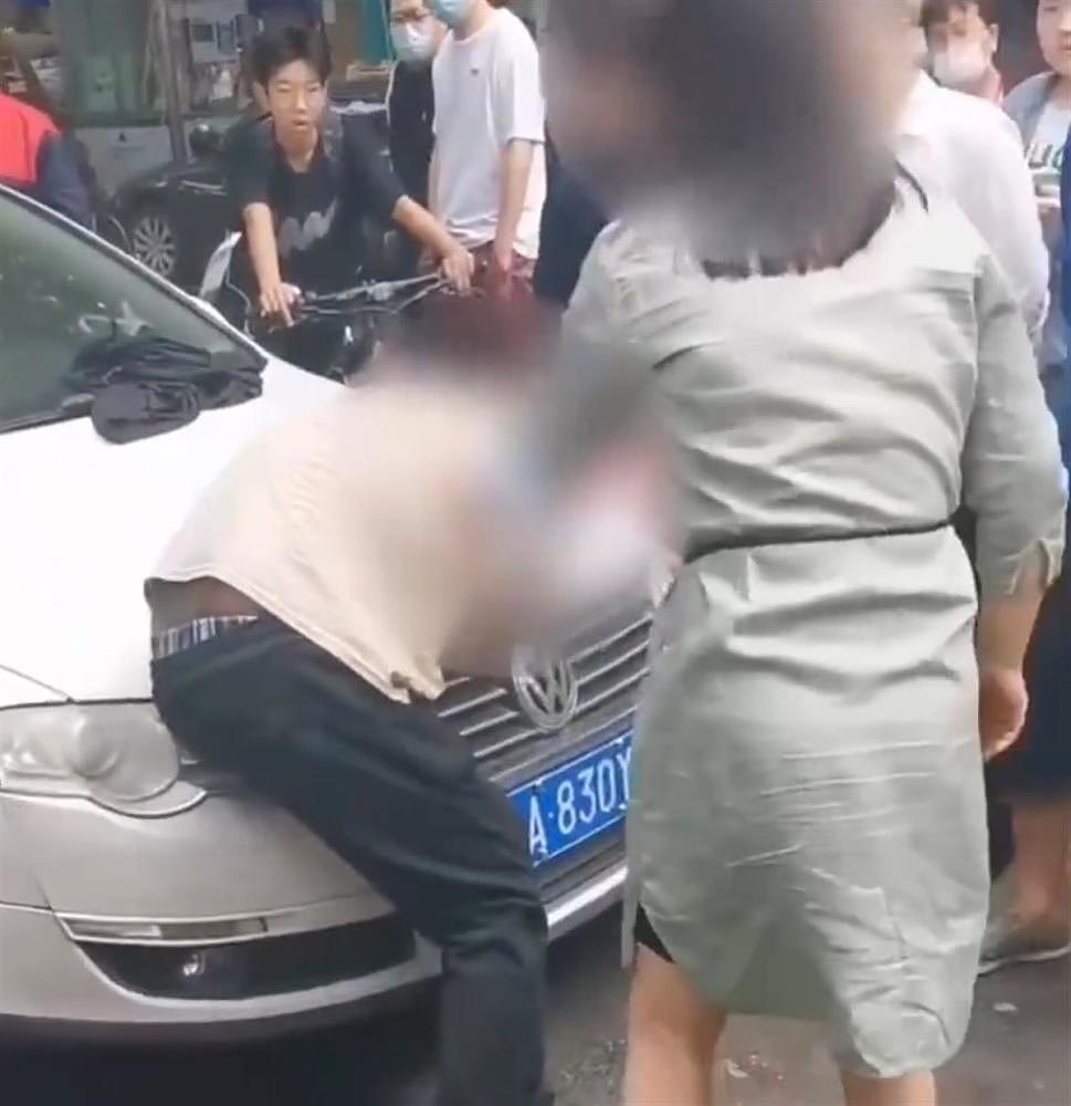 外籍男子骚扰女性被拘7日限期出境，在中国的土地就要守中国的法律（视频/组图） - 2