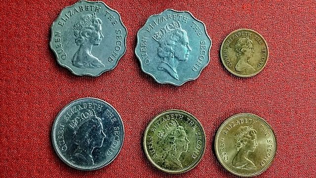 彭志铭珍藏的不同年代印有女王头像的硬币
