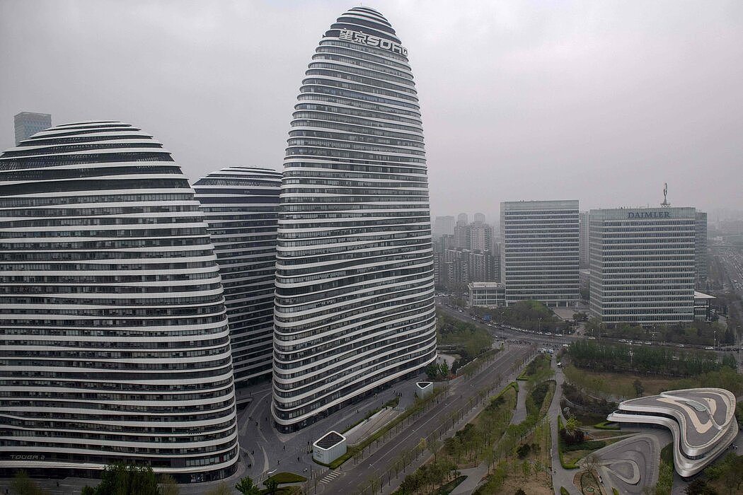北京望京SOHO开发区，由张欣的好友、著名建筑师扎哈·哈迪德设计。