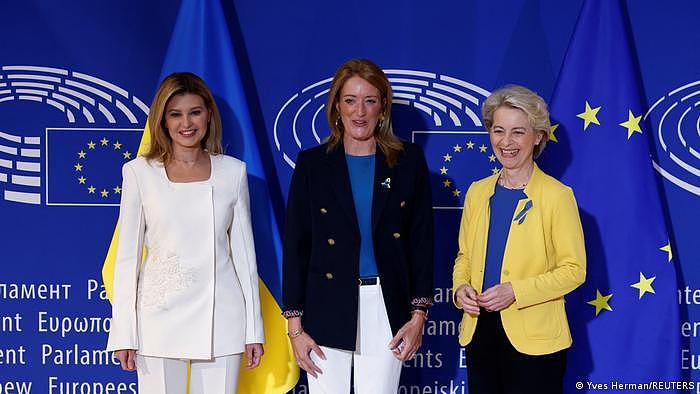 冯德莱恩与乌克兰第一夫人奥列那·泽连斯卡（左）、欧洲议会议长梅佐拉