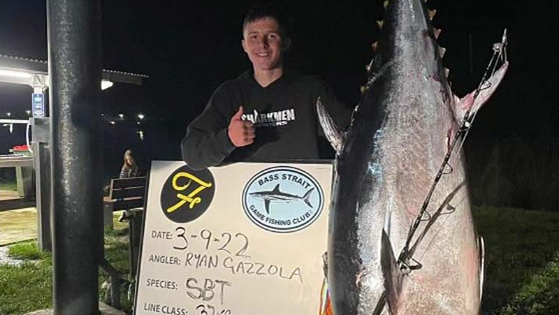 耗时4小时，维州少年钓起135公斤重金枪鱼打破纪录！直呼“难以置信”（组图） - 2