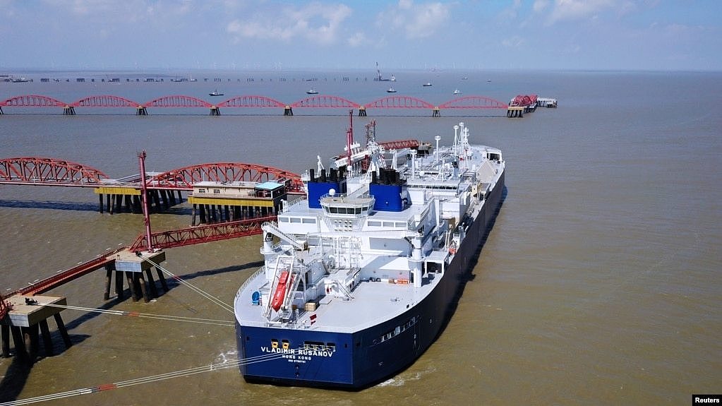 资料照：装载俄罗斯液化石油气的油轮2018年7月18日在中国江苏的南通港卸货。