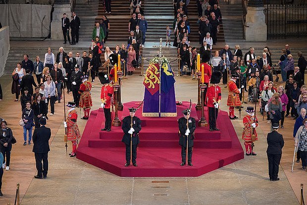 英女王国葬周一举行　习近平出席与否引关注