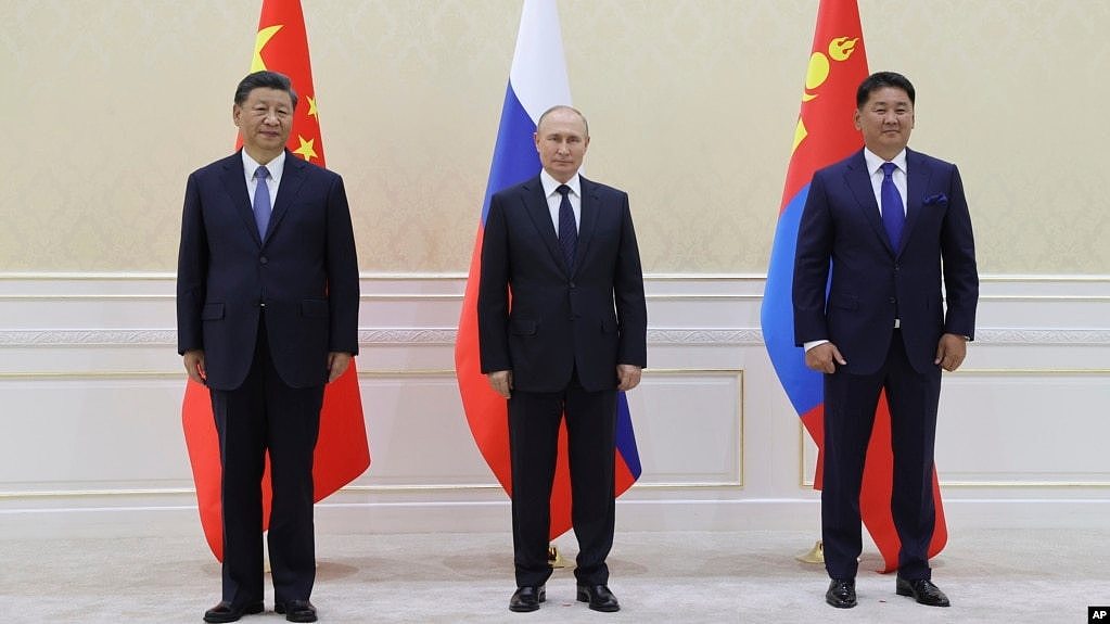 参加上合组织会议的中国国家主席习近平、俄罗斯总统弗拉基米尔·普京和蒙古国总统乌赫那·呼日勒苏赫。(2022年9月15日)