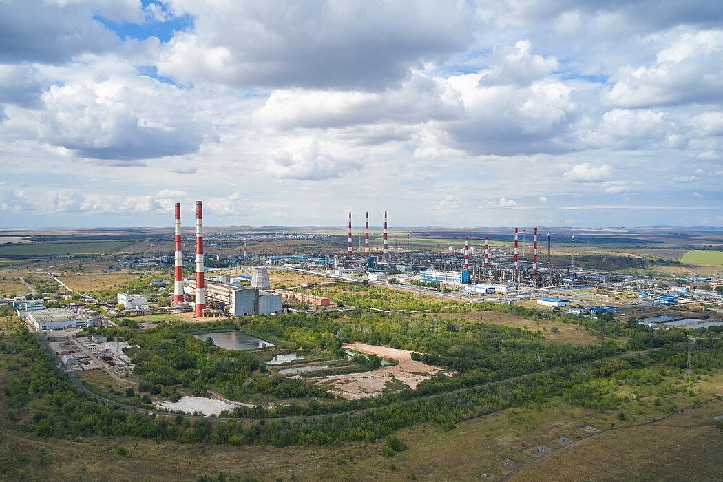 本月，俄罗斯天然气公司在俄罗斯奥伦堡地区的加工厂。 随着欧洲市场份额萎缩，中国成为了俄罗斯天然气的买家。