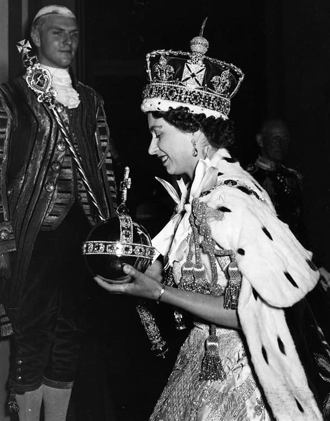女王去世后，南非数千人签名要求英国归还“非洲之星”钻石（视频/组图） - 2